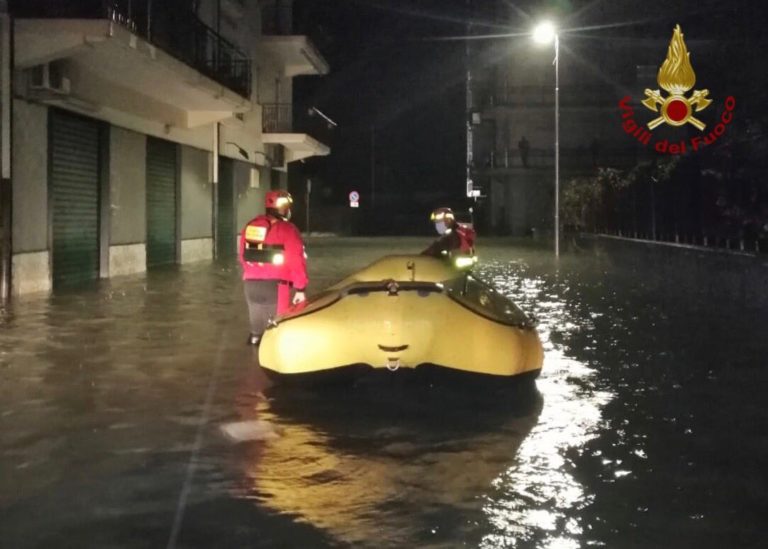 Ancora maltempo in Calabria, 40 evacuati nel Cosentino