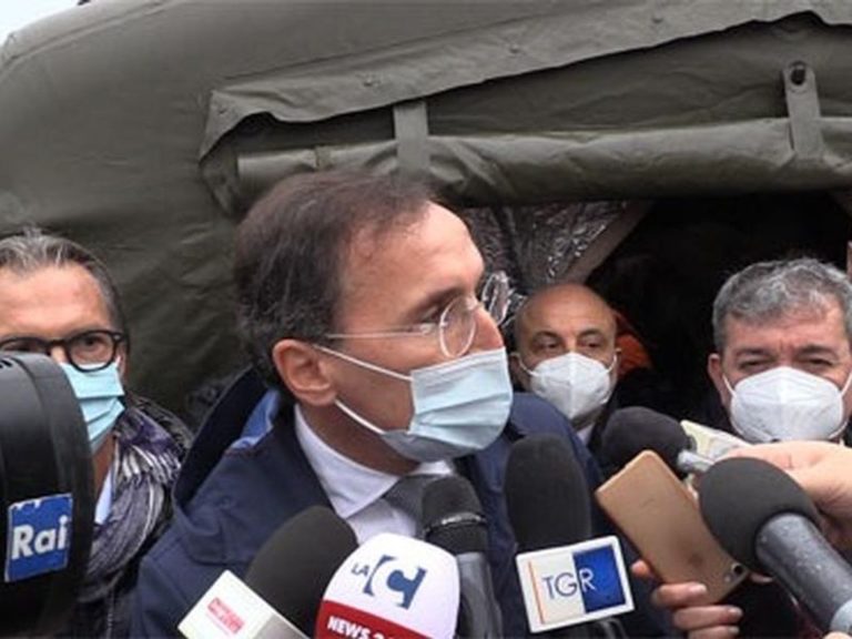 Coronavirus, Boccia e Spirlì all’ospedale da campo a Cosenza