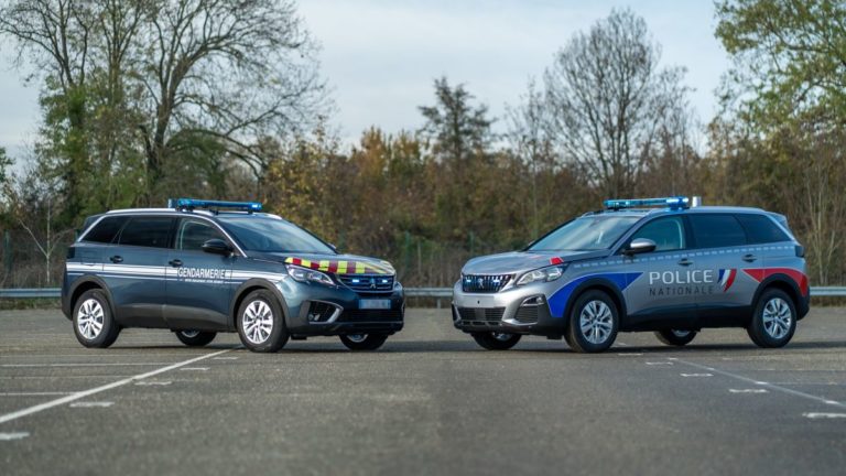 Le forze dell’ordine francesi al volante della Peugeot 5008