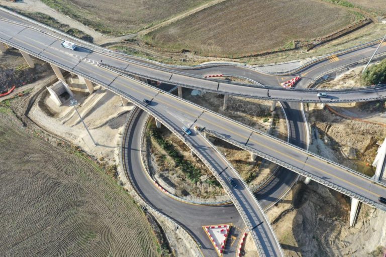 Aperta la rotatoria che immette sul nuovo viadotto “Salso”