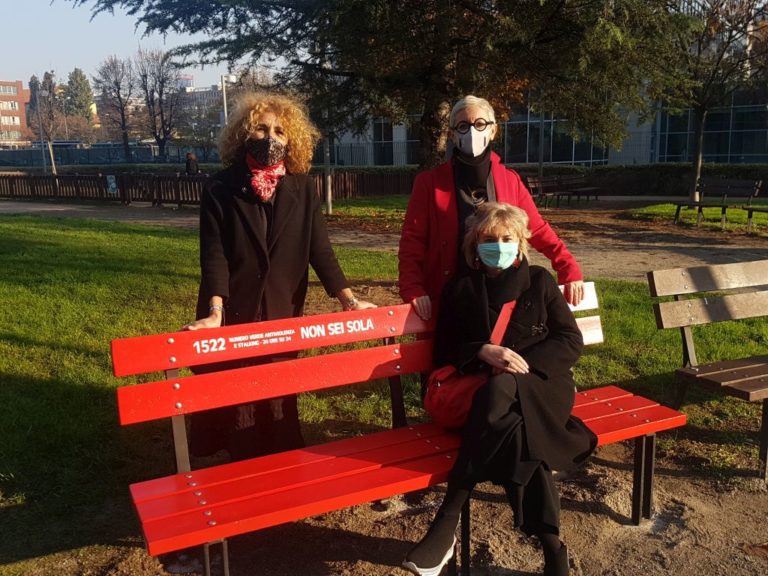 Banco BPM e comune Milano aderiscono a progetto “Panchine rosse”