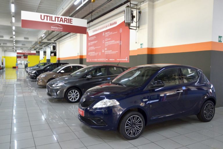 Mercato auto fermo, senza un intervento consistente affonda