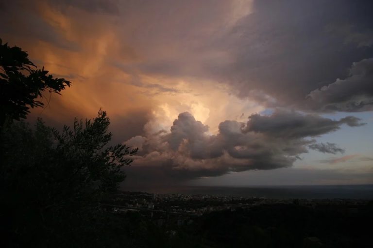 Campania nel mirino del maltempo, si temono frane e allagamenti