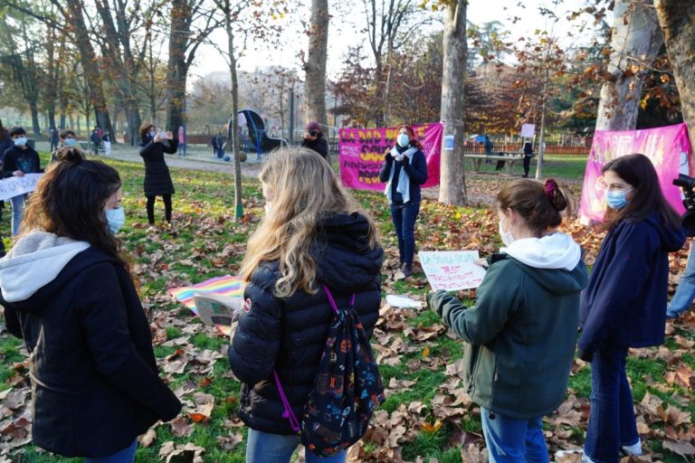 Il 65% degli adolescenti vuole tornare a scuola in presenza