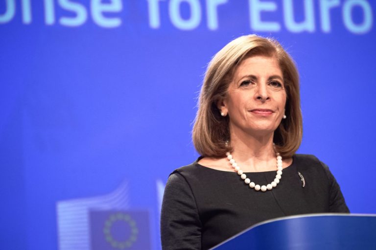 Covid, Commissione Ue “Rendere Natale più sicuro, non cancellarlo”