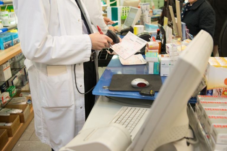 Farmacisti più vicini ai clienti con l’intelligenza artificiale