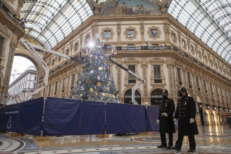 Natale, 71% italiani rinuncerà ai cenoni. I parenti? Solo on line