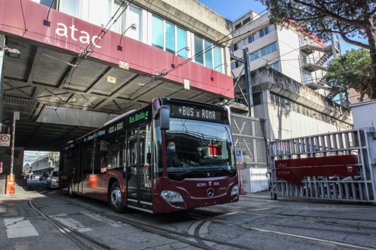 Roma, subaffidate 10 linee Atac per 500 corse in più