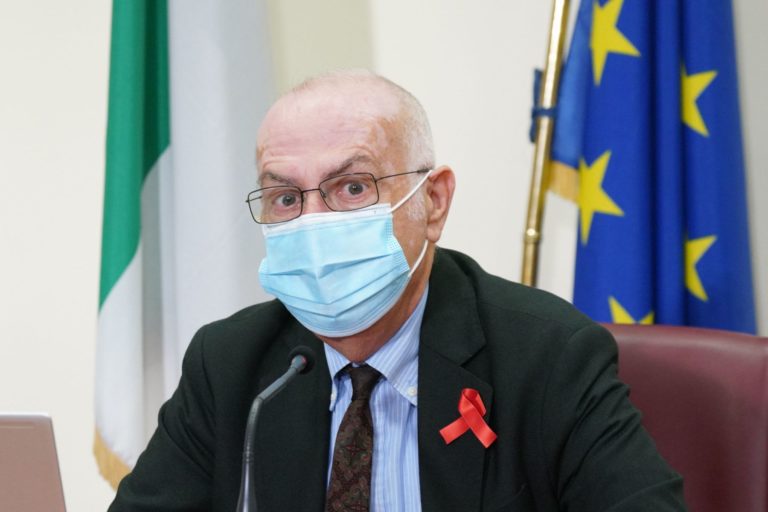 Rezza “incidenza Covid alta e calo lento, non abbassare la guardia”