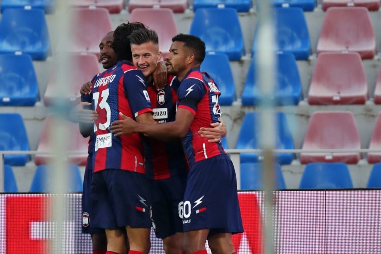 Prima vittoria in campionato del Crotone, Spezia battuto 4-1