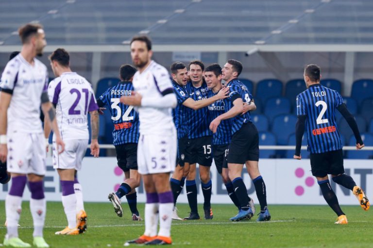 Napoli vince in rimonta, manita della Roma, tris dell’Atalanta