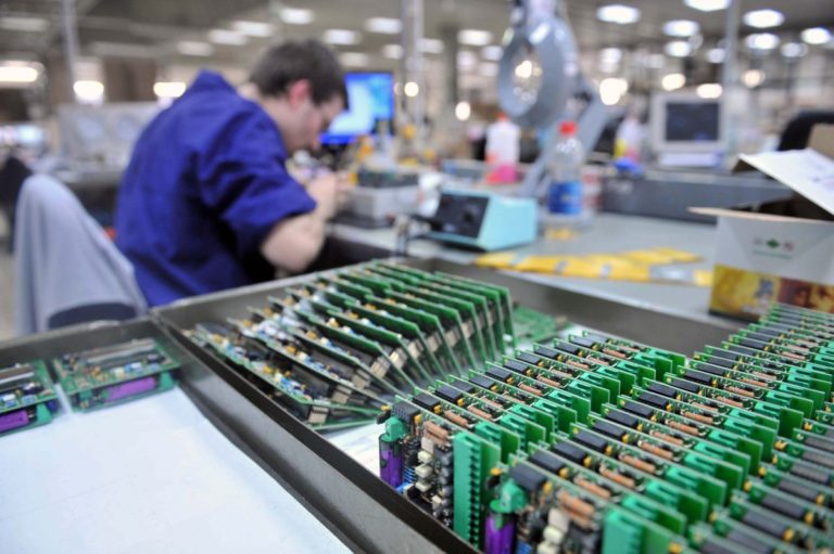 A ottobre la produzione industriale +2,1% in Eurozona