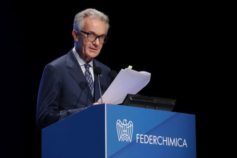 Industria, chimica in calo ma settore indispensabile per ripresa
