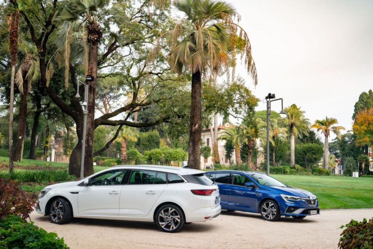Nuova Renault Megane Sporter E-Tech, energia per il business