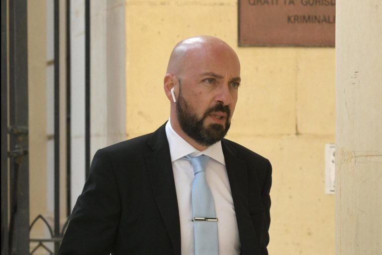 Malta, former government official acquitted of threatening journalist