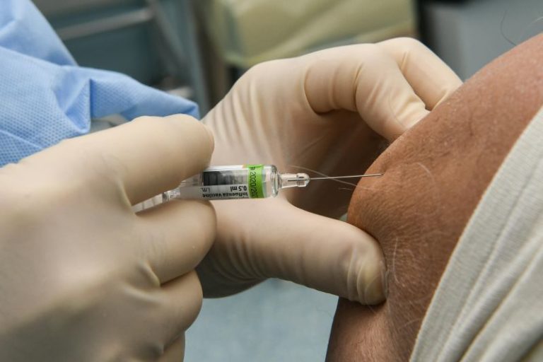 Vaccini, 22 reazioni avverse ogni 100 mila dosi nel 2019