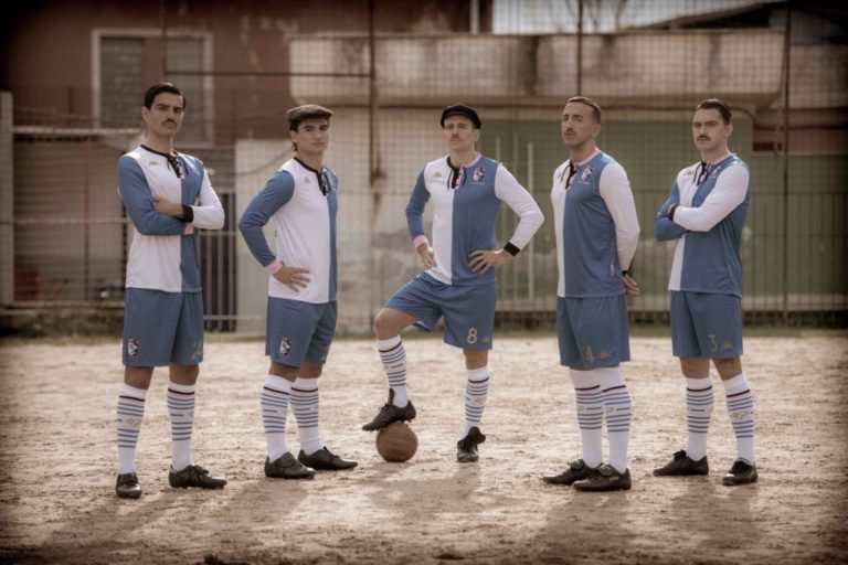 Il Palermo presenta la maglia bianco-blu del 120° anniversario