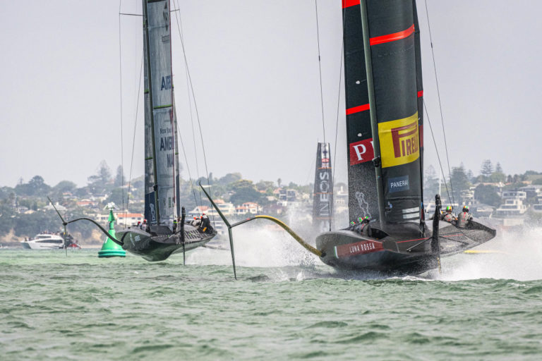 World Series, vittoria e ko, Luna Rossa chiude terza