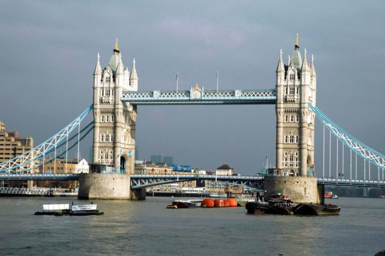 Variante inglese del Covid, l’Italia sospende i voli con la Gran Bretagna