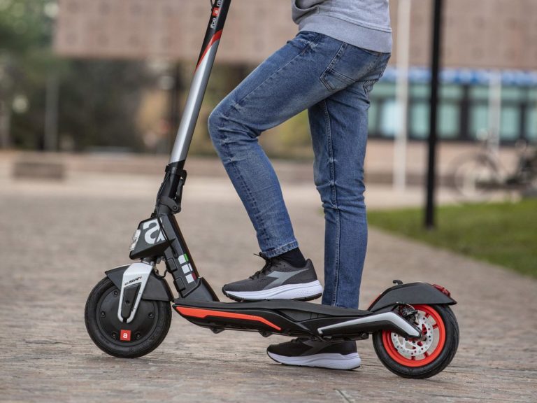 Aprilia produrrà su licenza MT Distribution monopattino eSR1