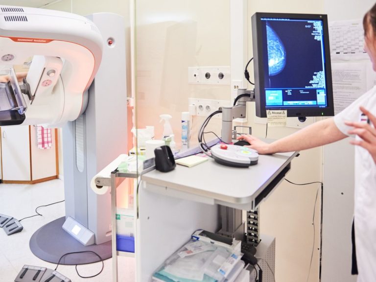 Tumore al seno, nel 2021 anche in Italia test genomici gratuiti