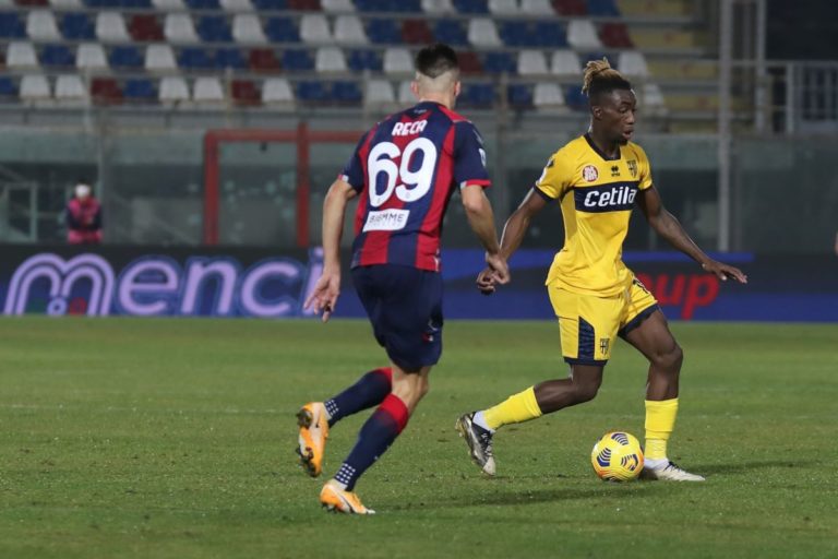 Messias trascina il Crotone, Parma sconfitto per 2-1