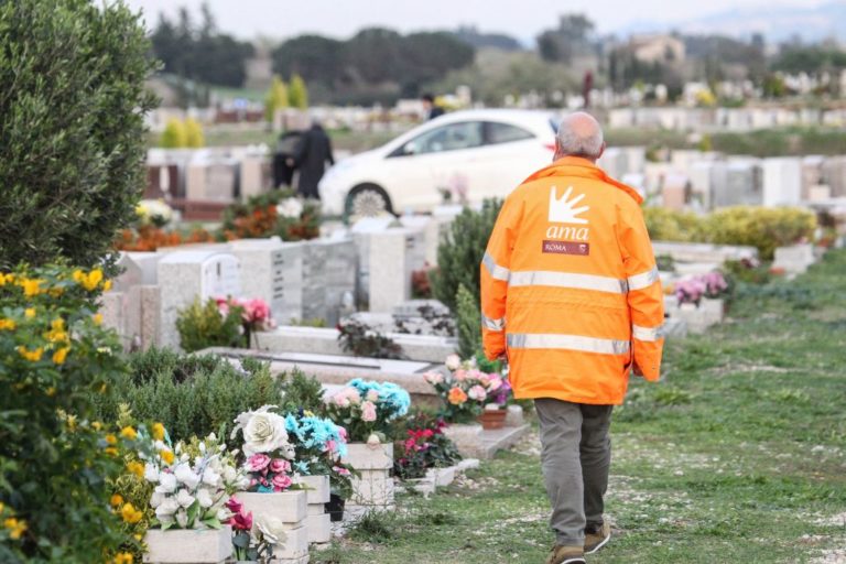 Roma, due milioni ad Ama per interventi edili nei cimiteri