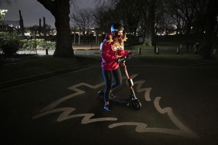 Un Christmas Jumper a supporto campagna Ford Share The Road