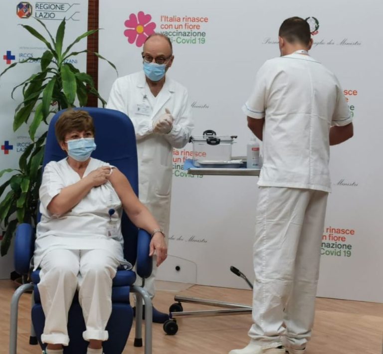 Vaccino-day, somministrate prime dosi allo Spallanzani