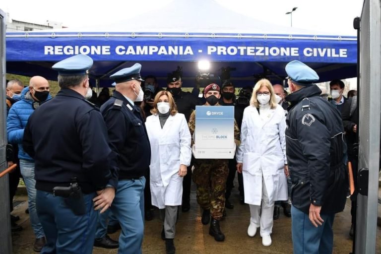 Vaccino-day, De Luca “giornata simbolo per lotta al Covid”