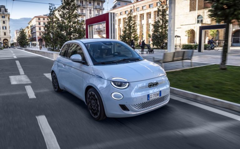 Alexa ora dialoga con la nuova Fiat 500