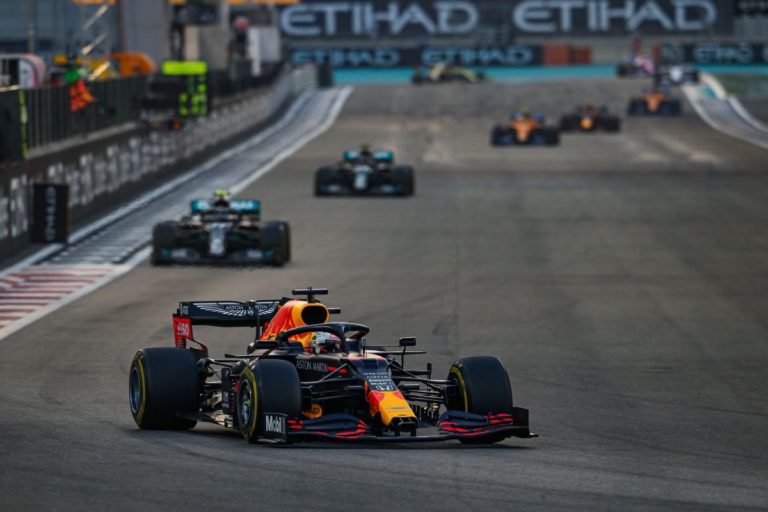Gp Abu Dhabi, vince Verstappen su Bottas e Hamilton Ferrari indietro