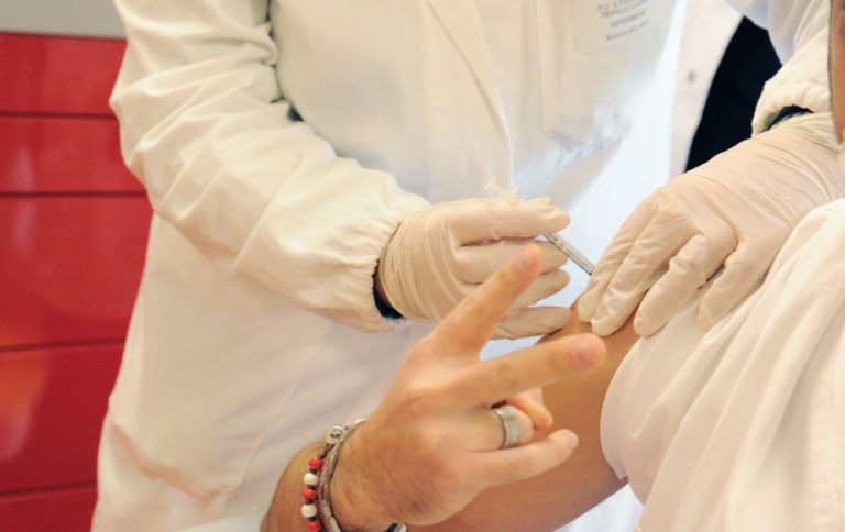 Vaccino, in Sicilia somministrate 11 mila dosi