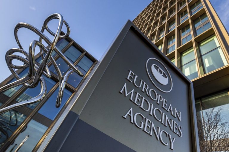 Covid, dall’Ema via libera al vaccino Moderna