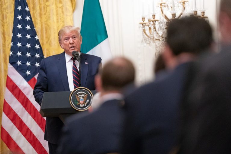 Facebook blocca l’account di Trump fino al termine del mandato