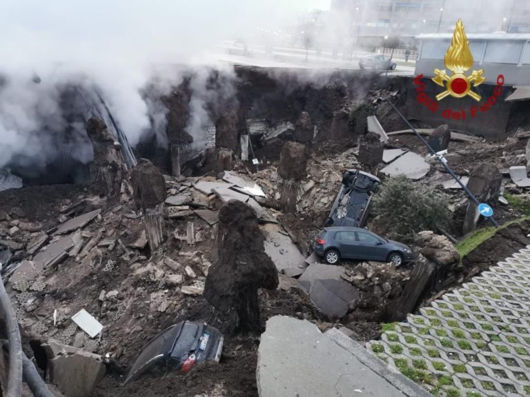 Voragine nel parcheggio dell’Ospedale del Mare di Napoli