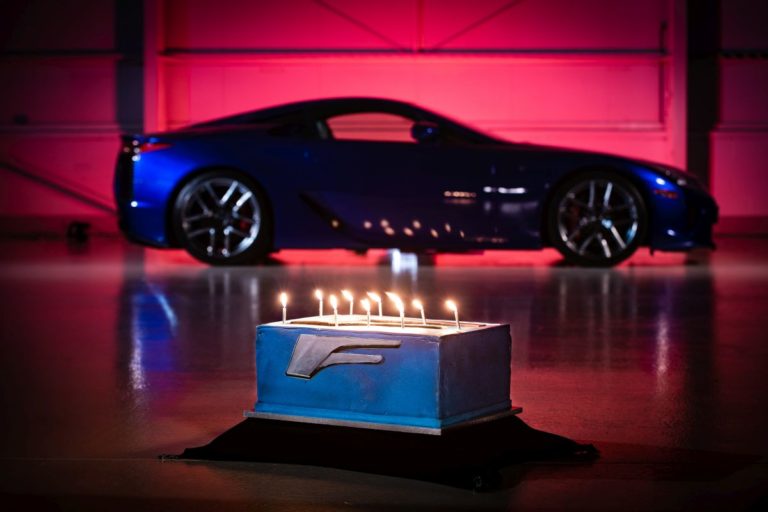 Lexus celebra i 10 anni della LFA