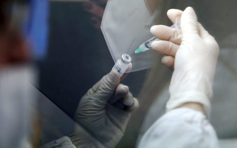 Cimo-Fesmed “Rischio collo di bottiglia sui richiami del vaccino”