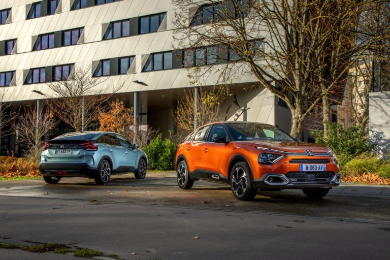 Al lancio in Italia le nuove Citroèn C4 e è-C4