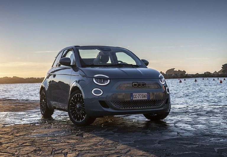 Fiat, due premi per nuova 500 ai “Car of the year 2021”
