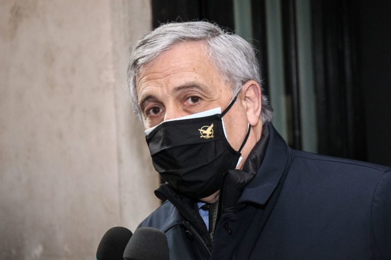 Tajani “Inseguono senatori FI, ma nessun rischio fughe”