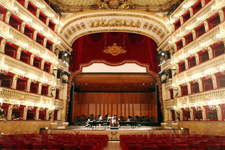Covid, dimezzati i consumi culturali nel 2020