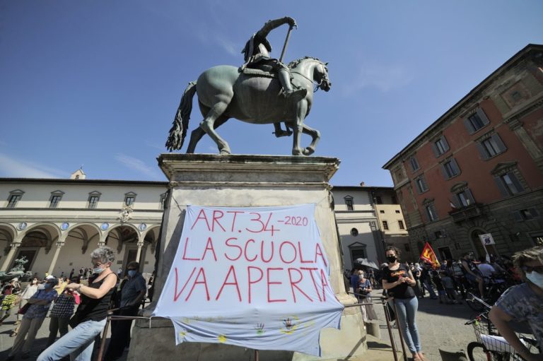 Psicologi, il 63% dei 14-19enni preferisce la scuola in presenza