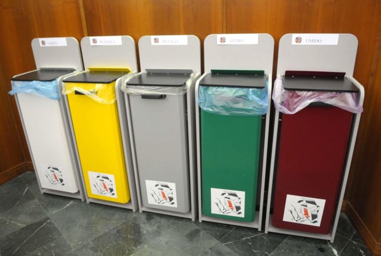 Rifiuti, 18 mln per differenziata a Palermo, Catania e Messina