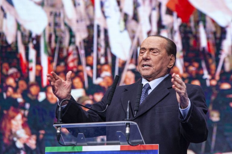 Berlusconi “Un nuovo Governo o le elezioni”