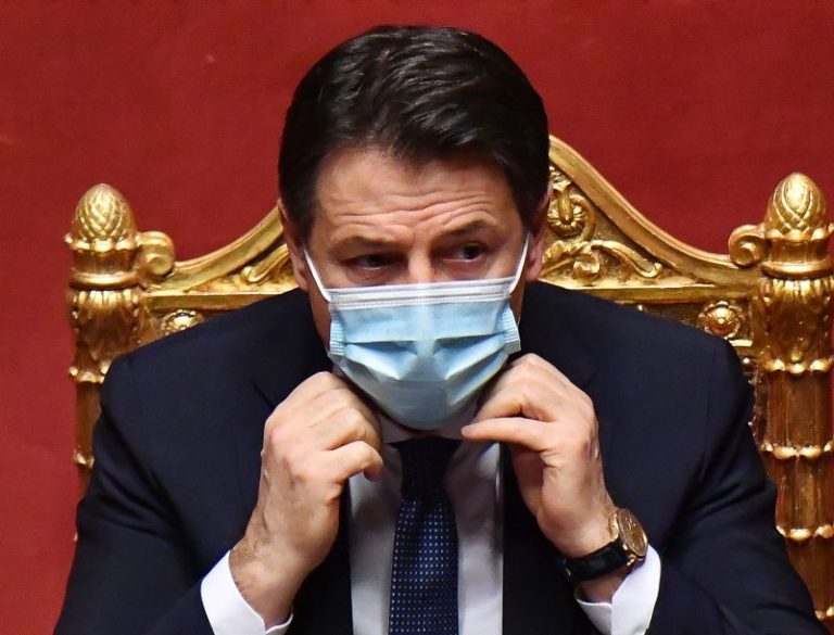 Conte si è dimesso, consultazioni da domani