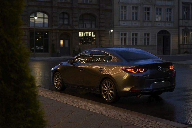Mazda3 Sedan, arriva la versione tre volumi