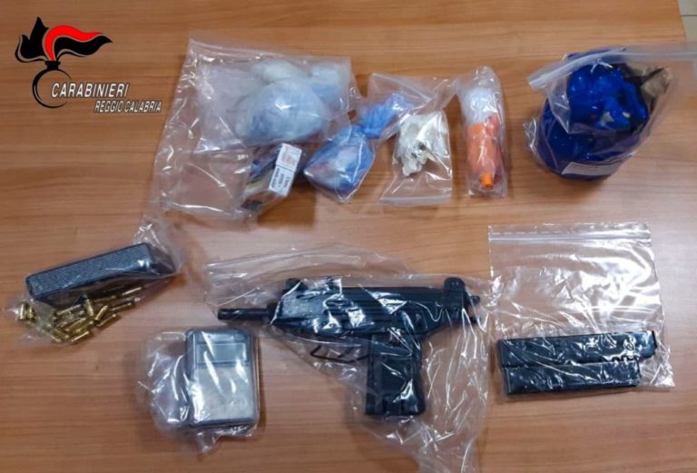 Calabria, maxi sequestro di armi e droga a Gioia Tauro