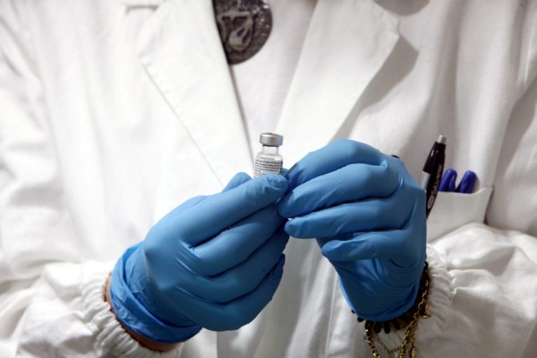 Vaccino anti-Covid e radioterapia, i nodi da sciogliere