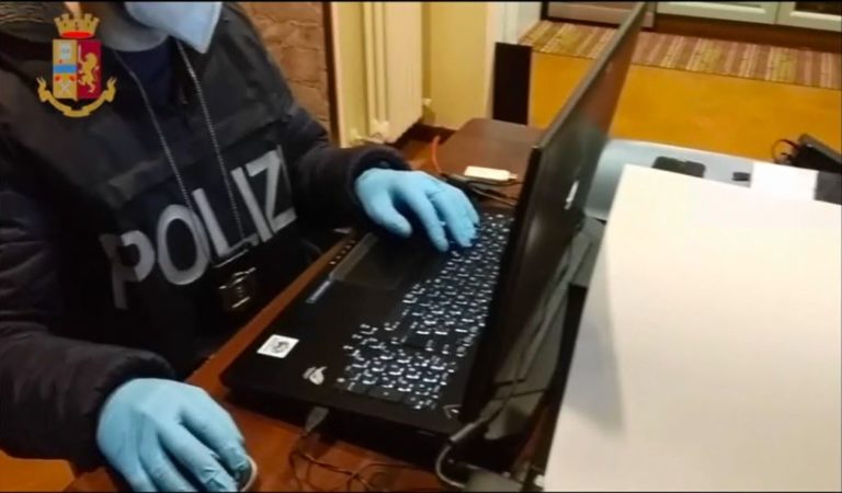 Lancia sfida estrema su Tik Tok, denunciata influencer siciliana